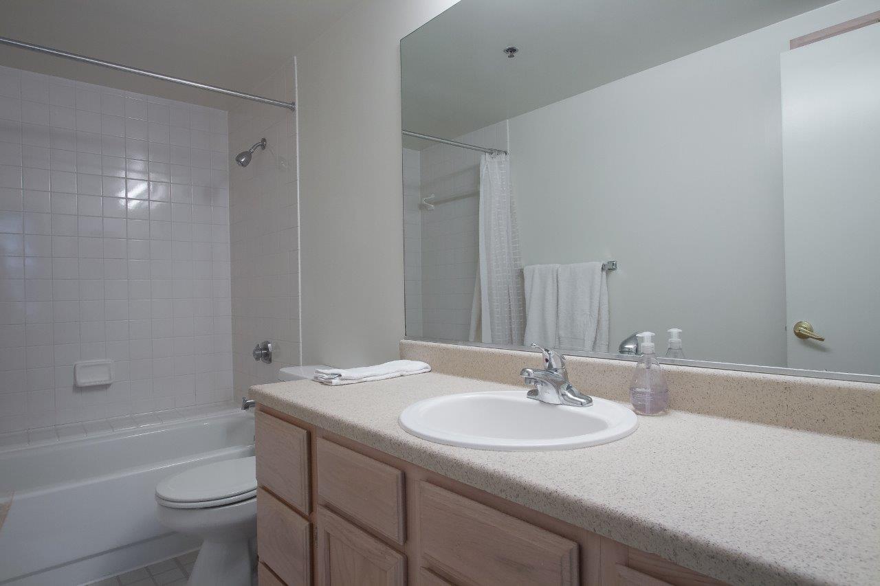 Luxury 2 bedroom by metro